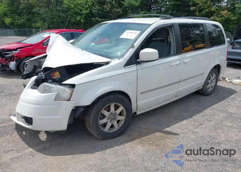2010 Chrysler Town & Country Touring from USA, damaged, VIN 2A4RR5D13AR110295